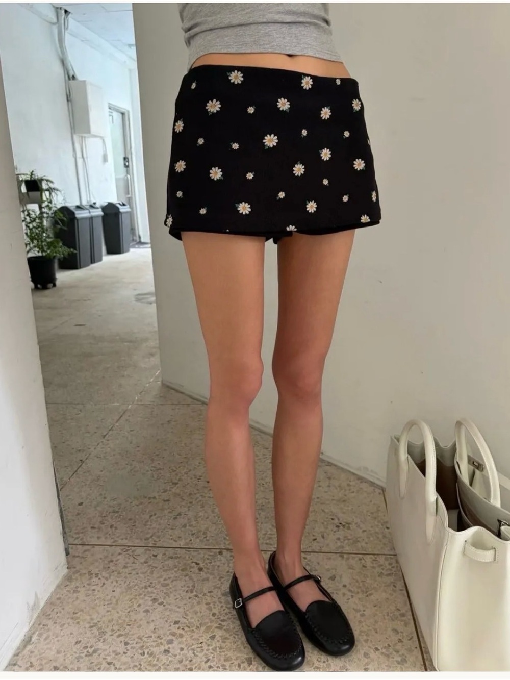 Korean Brand Black Daisy-Print Women's Skort